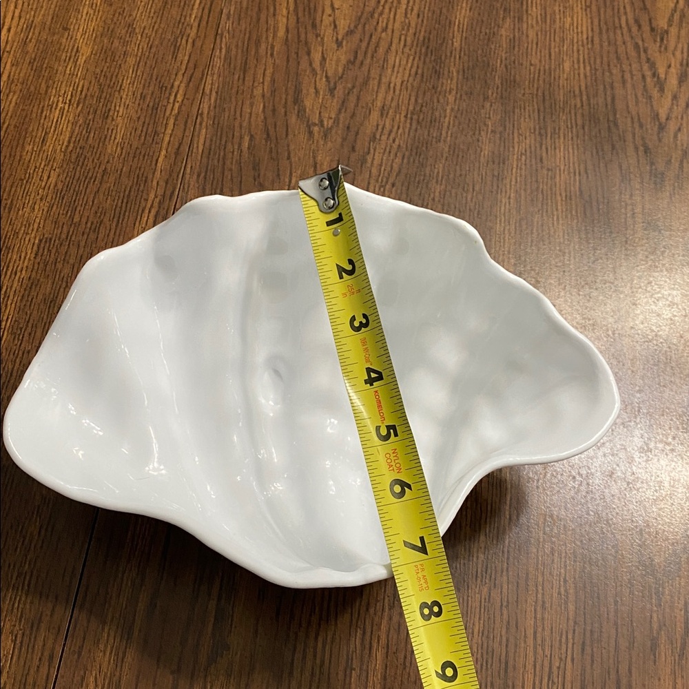 “5/$20” plastic faux clam shell bowl - Picture 6 of 6